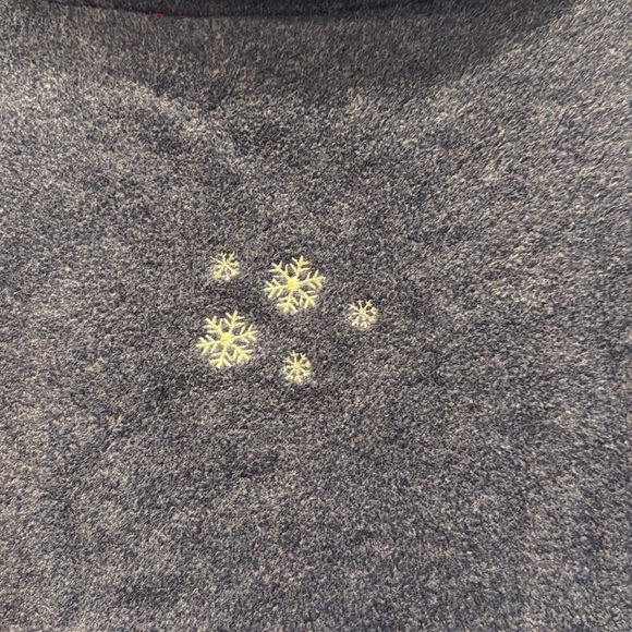 Christmas holiday fleece full zip up size small 6–8. Snowflakes on back. - Picture 7 of 7